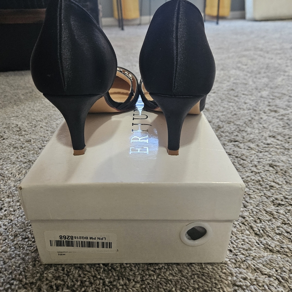 Women's dressy kitten heel ๐ shoes, size 6.5 - Picture 4 of 4